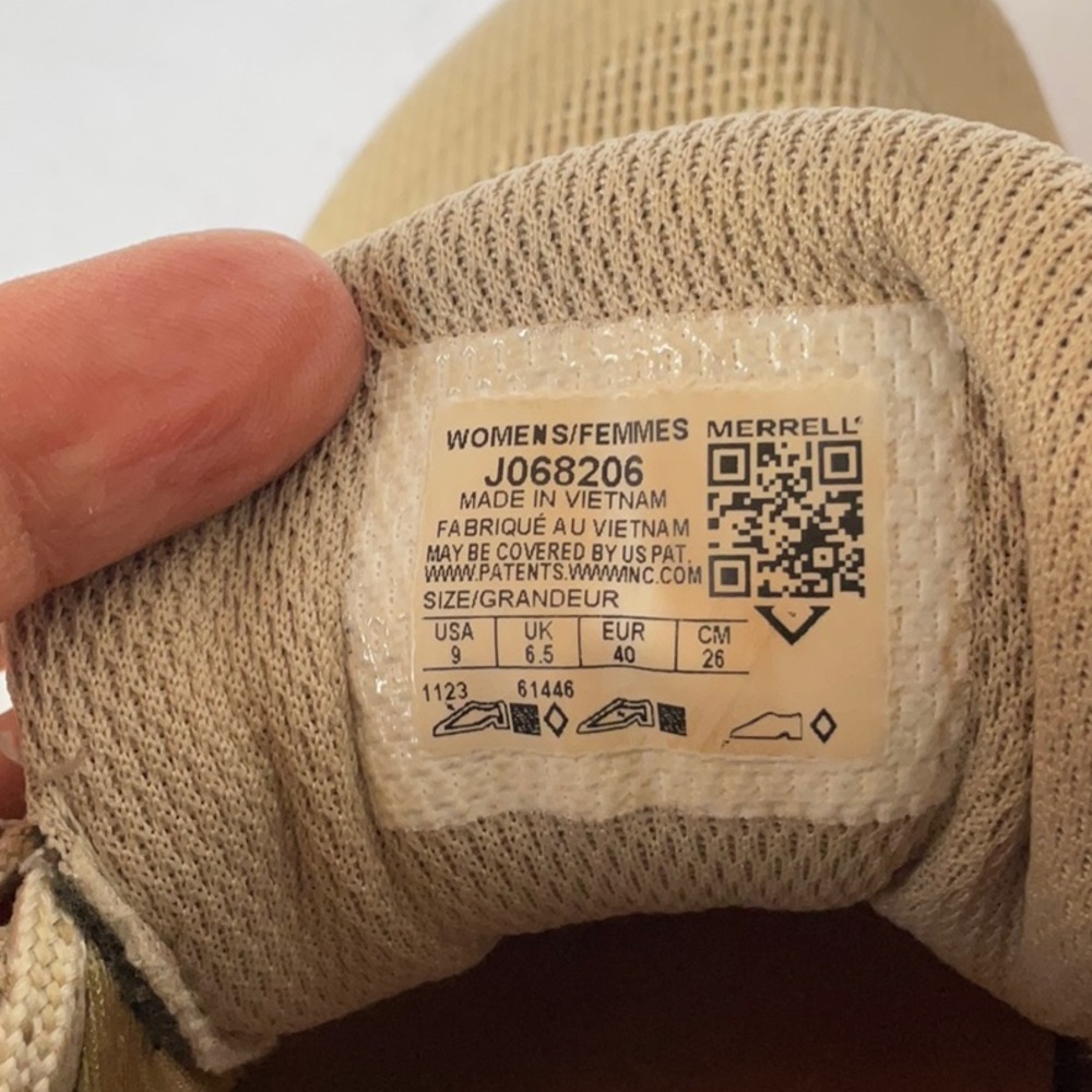 Woman’s 9 Merrell sneaker - Picture 7 of 8